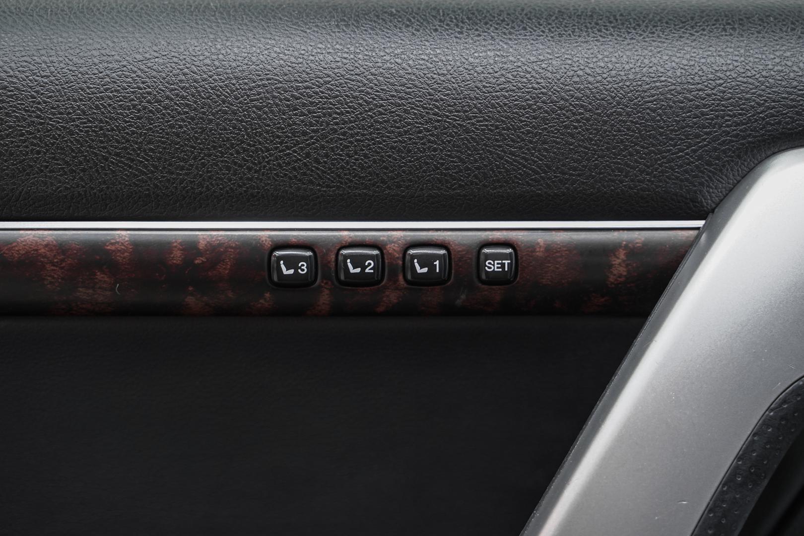 Toyota Land Cruiser 2012, белый, ДЦ Орехово