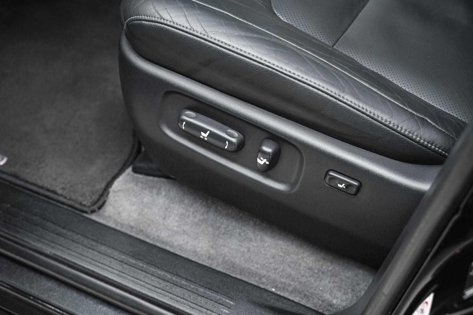 Toyota Land Cruiser 2012, черный, ДЦ Орехово