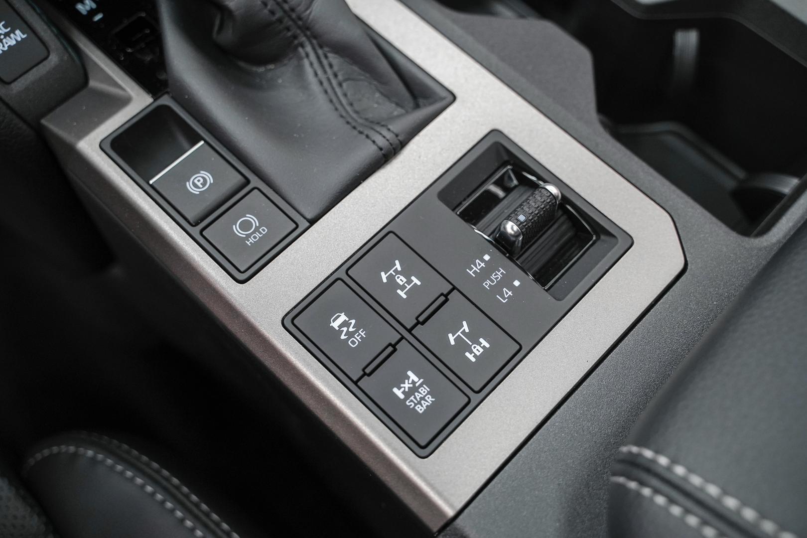 Toyota Land Cruiser Prado 2025, белый, ДЦ Орехово