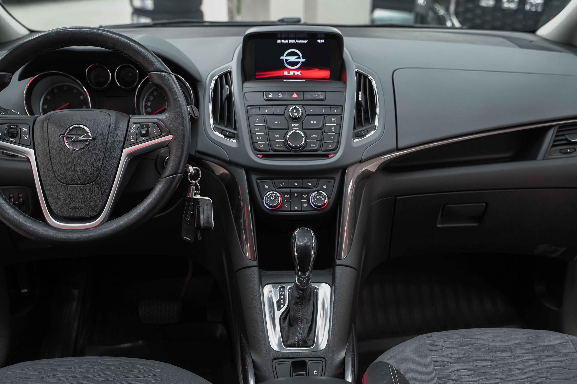 Opel Zafira 2014, коричневый, ДЦ Орехово