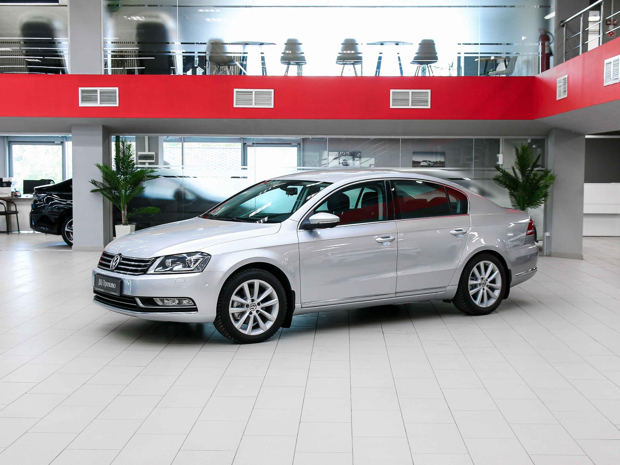 Volkswagen Passat 2011, серебряный, ДЦ Орехово