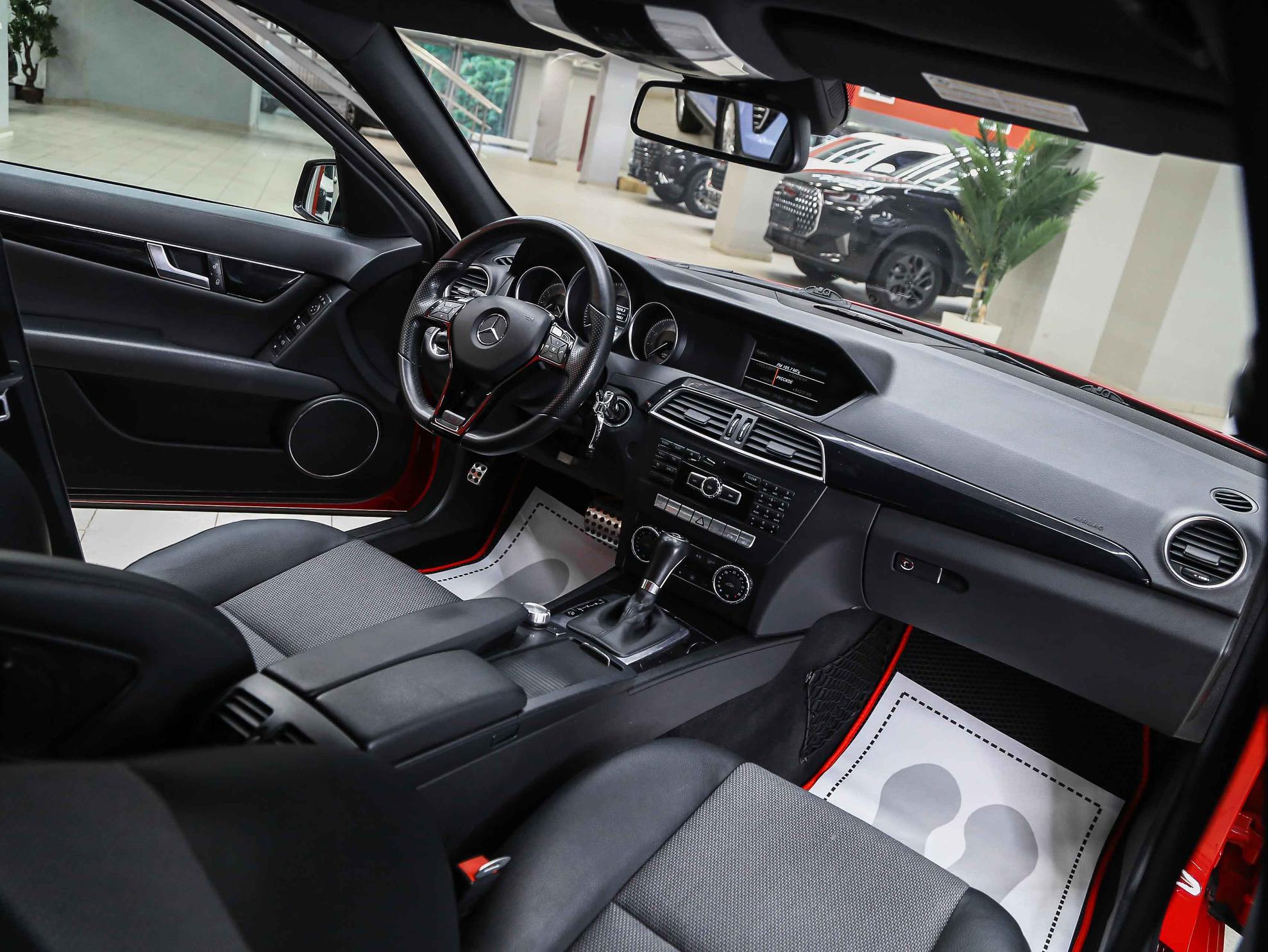 Mercedes-Benz C-Класс 2011, красный, ДЦ Орехово