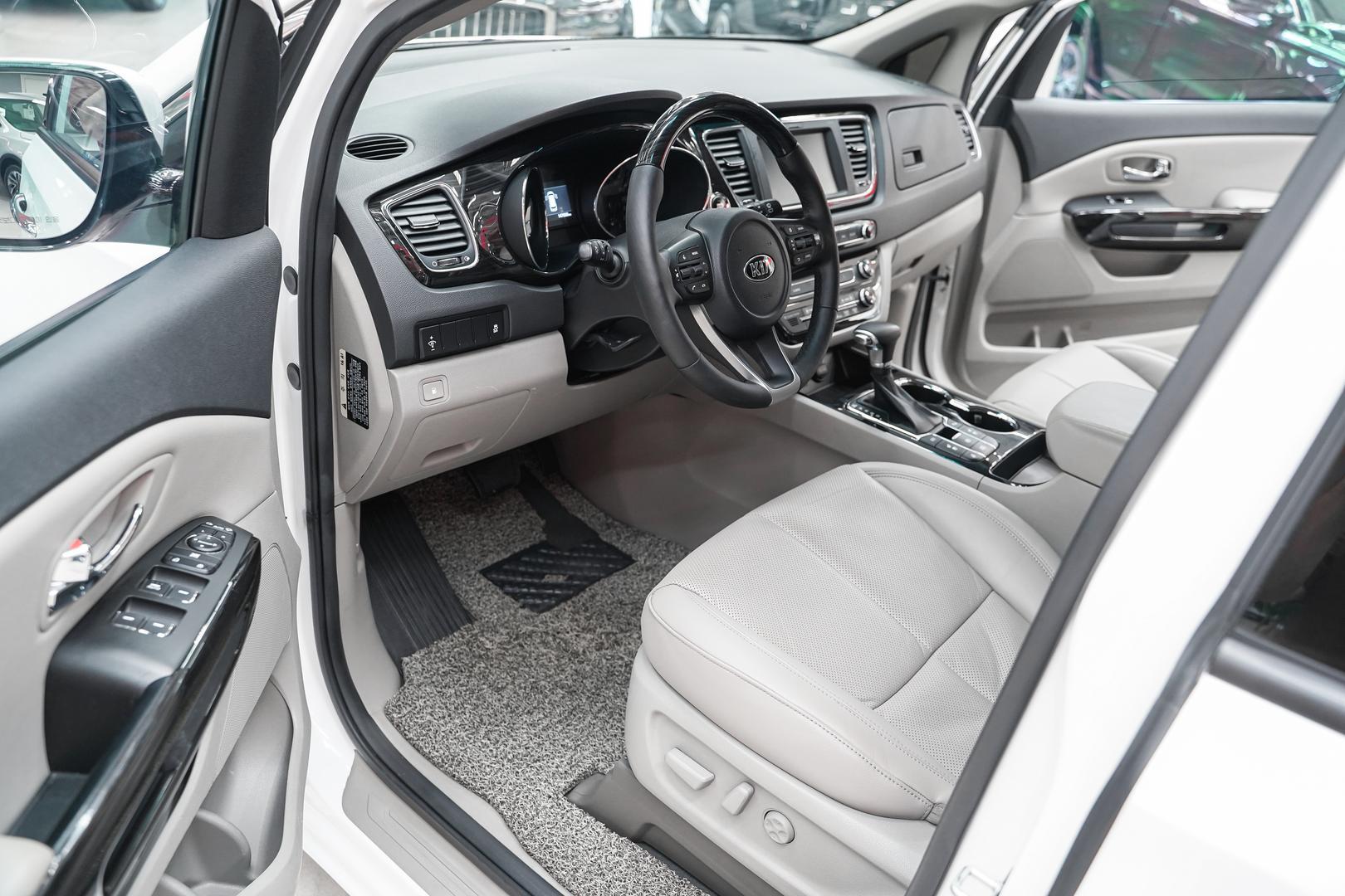 Kia Carnival 2018, белый, ДЦ Орехово