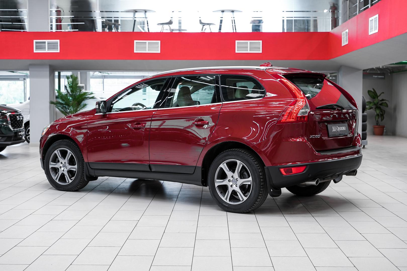 Volvo XC60 2011, красный, ДЦ Орехово