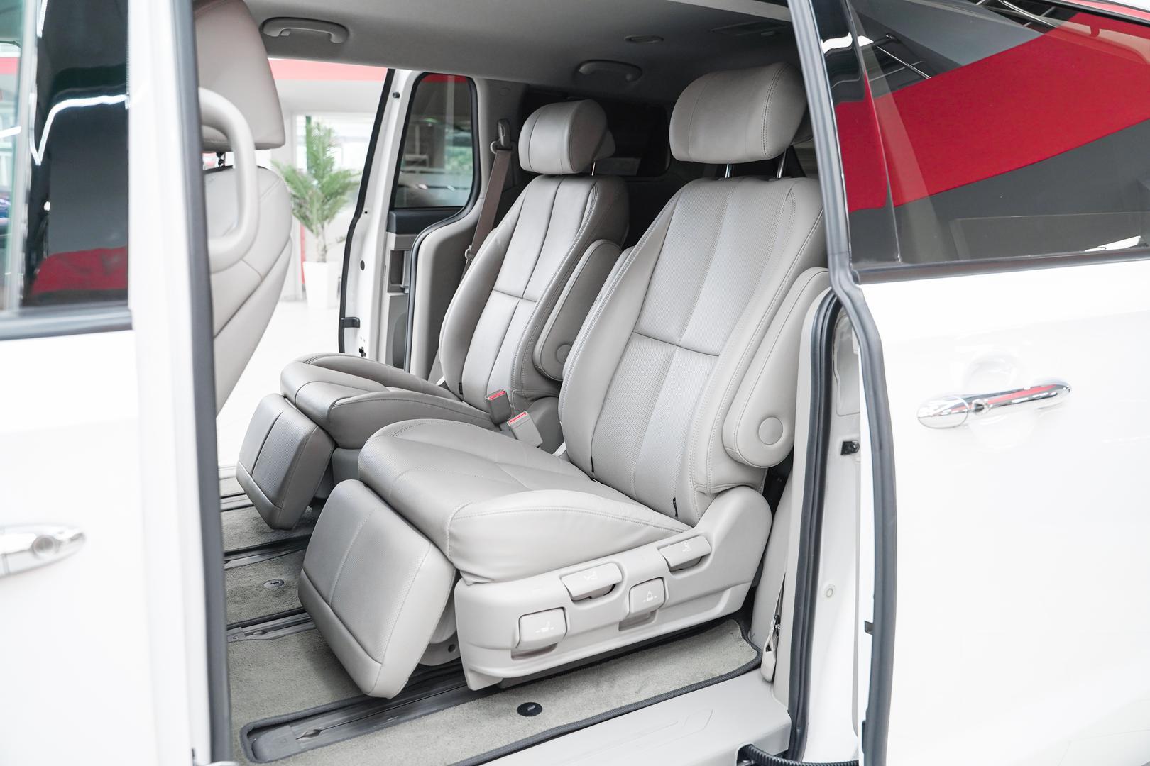 Kia Carnival 2018, белый, ДЦ Орехово
