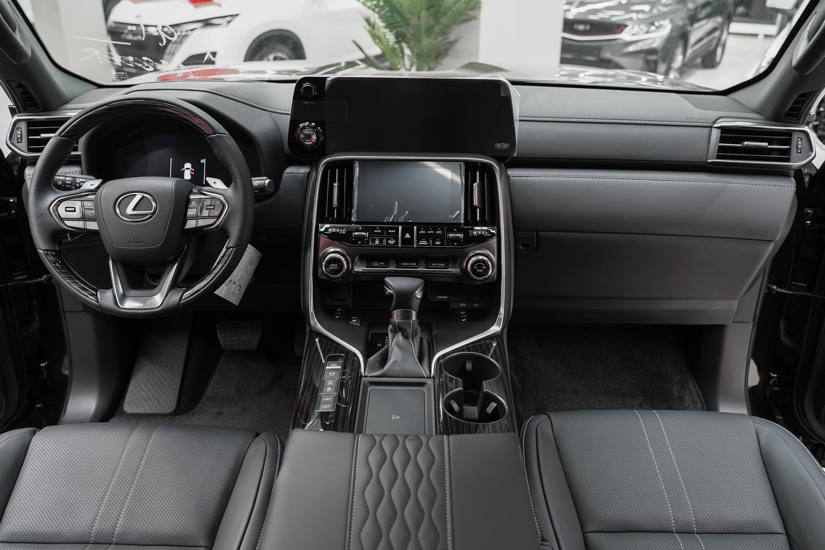 Lexus LX 2025, черный, ДЦ Орехово