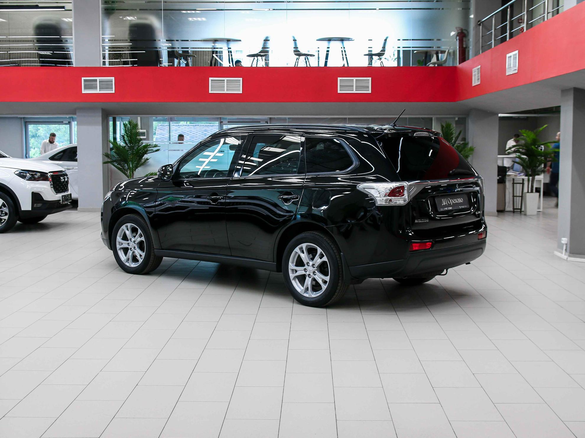 Mitsubishi Outlander 2013, черный, ДЦ Орехово