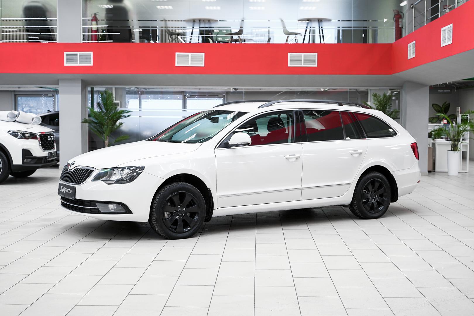 Skoda Superb 2014, белый, ДЦ Орехово
