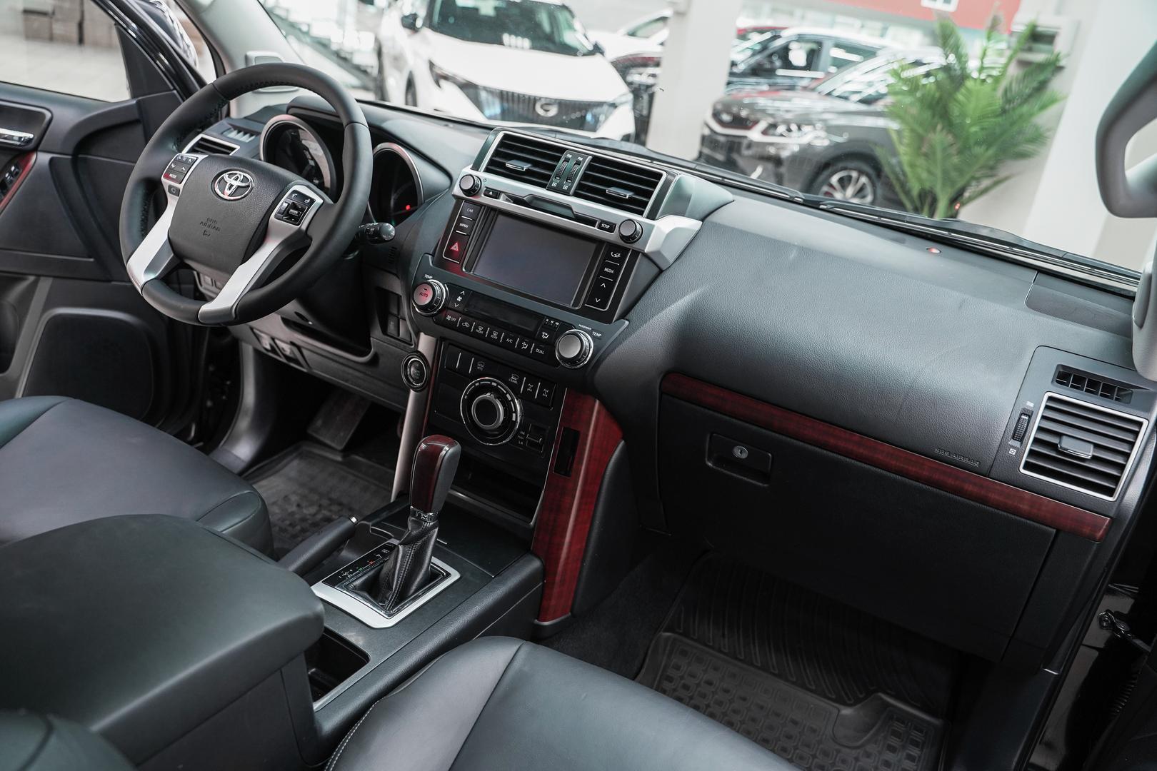 Toyota Land Cruiser Prado 2014, черный, ДЦ Орехово