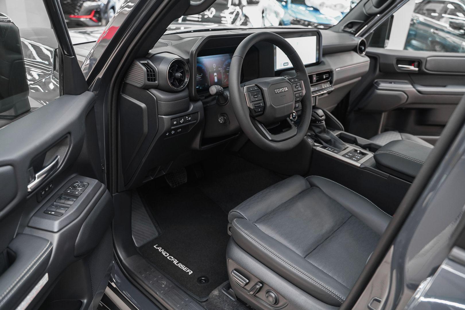 Toyota Land Cruiser Prado 2025, серый, ДЦ Орехово