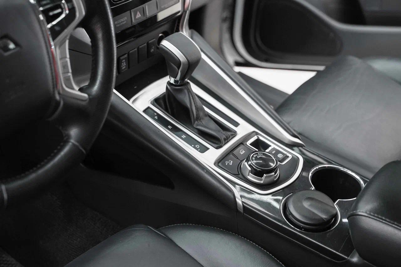 Mitsubishi Pajero Sport 2018, белый, ДЦ Орехово