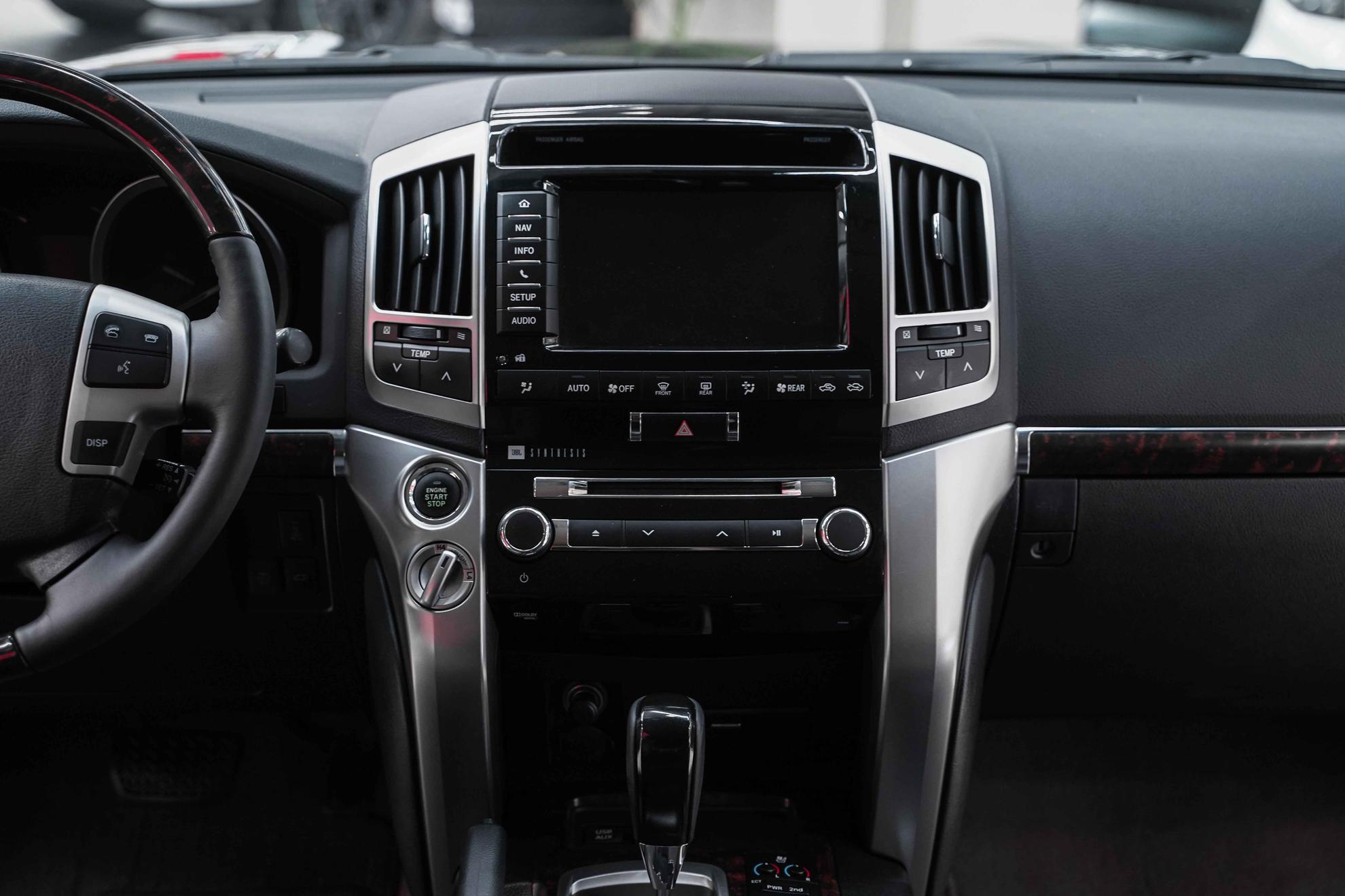 Toyota Land Cruiser 2012, черный, ДЦ Орехово