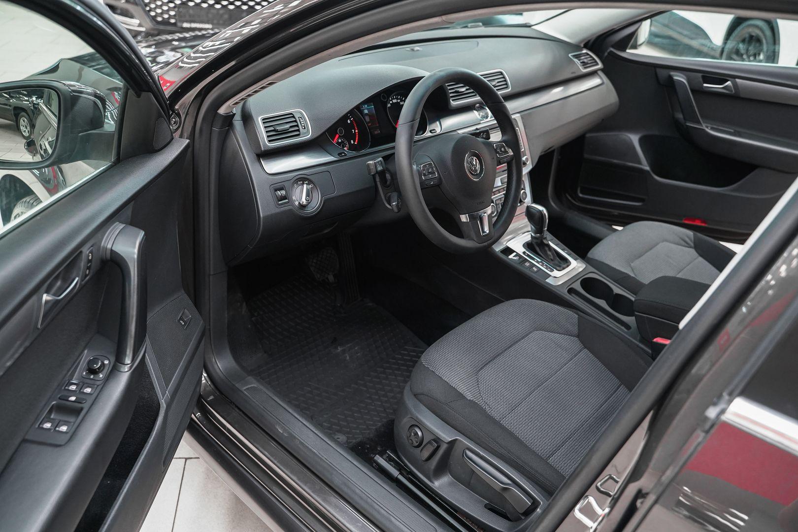 Volkswagen Passat 2011, черный, ДЦ Орехово