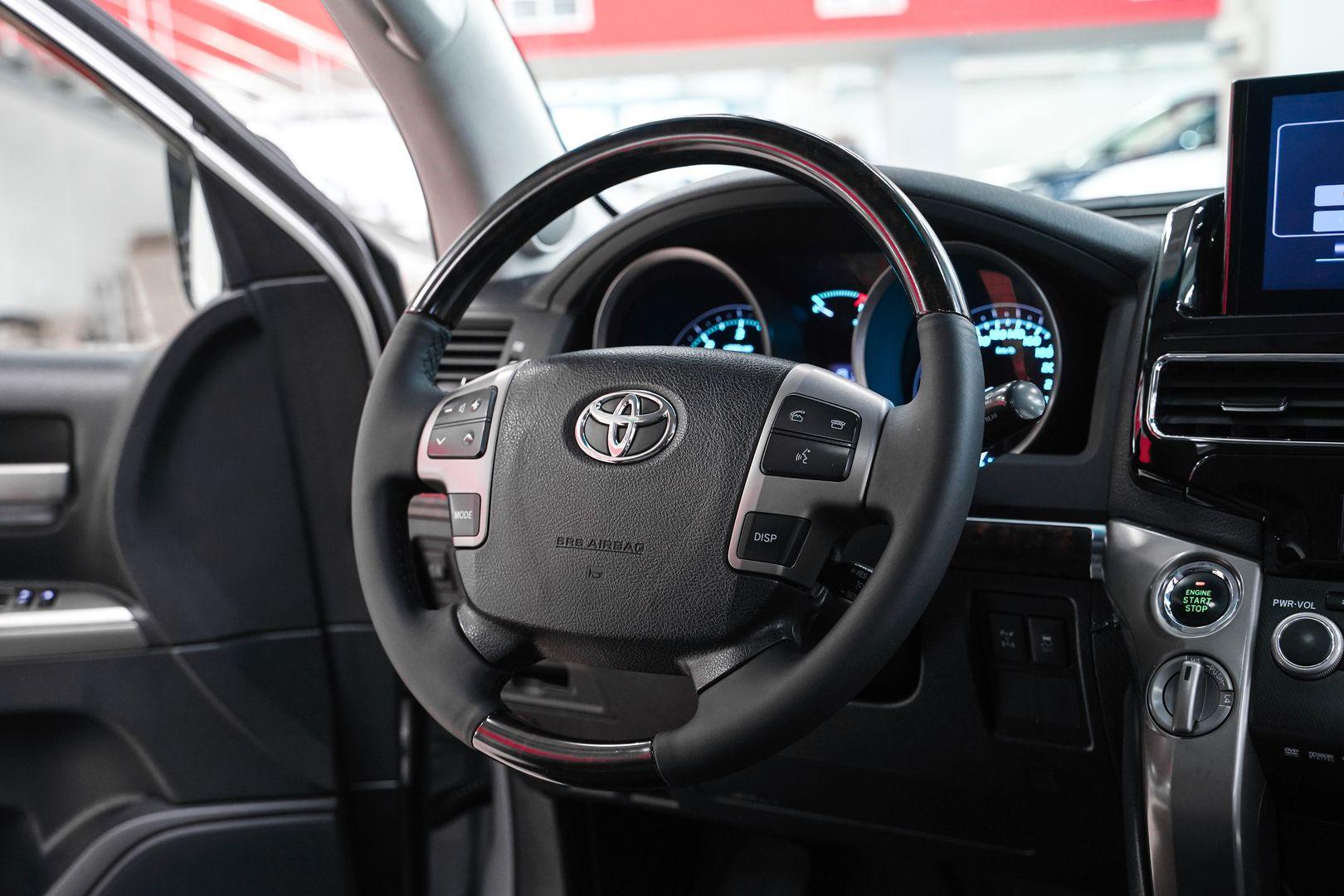Toyota Land Cruiser 2008, серебряный, ДЦ Орехово