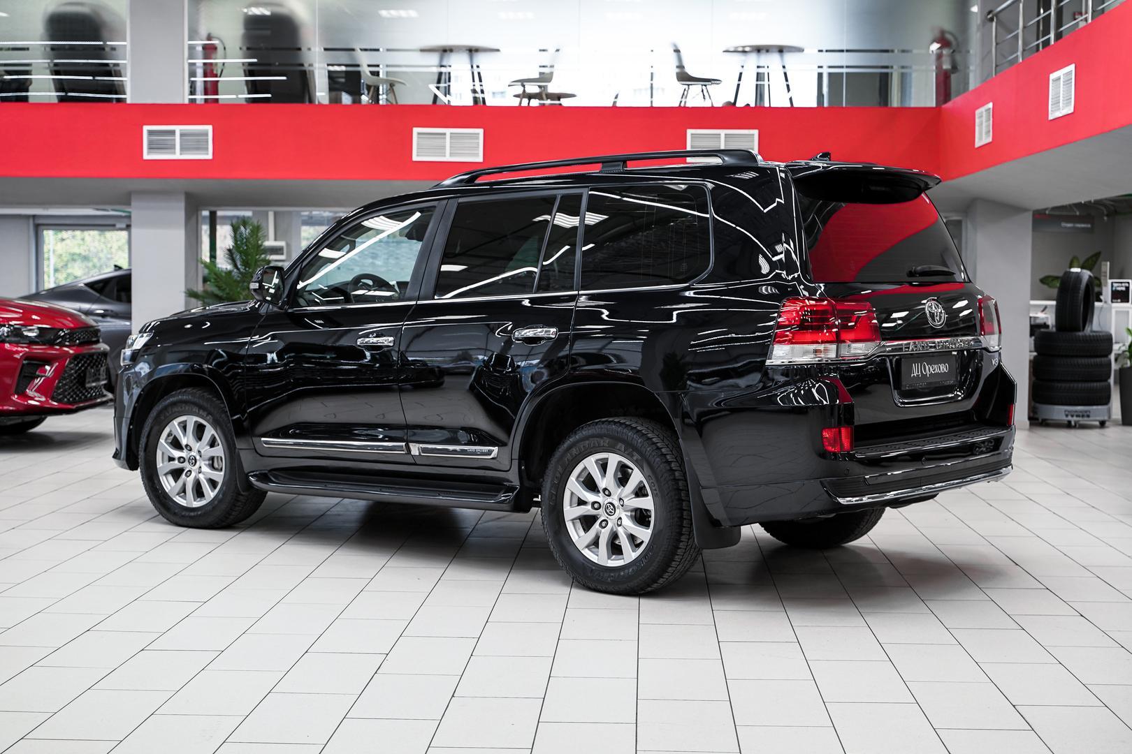 Toyota Land Cruiser 2017, черный, ДЦ Орехово