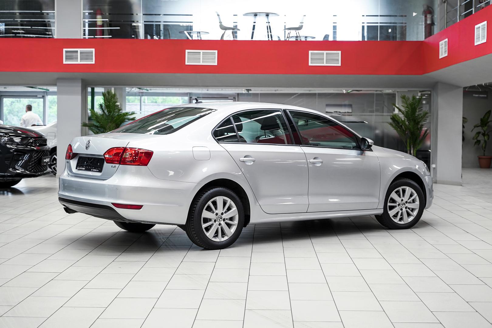 Volkswagen Jetta 2013, серебряный, ДЦ Орехово
