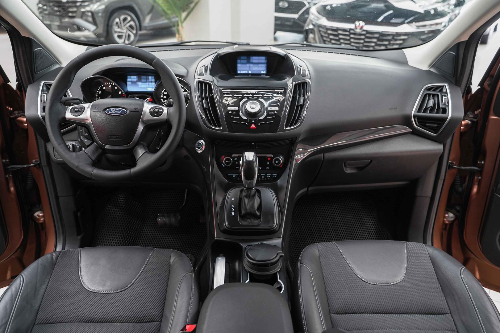 Ford Kuga 2013, золотой, ДЦ Орехово