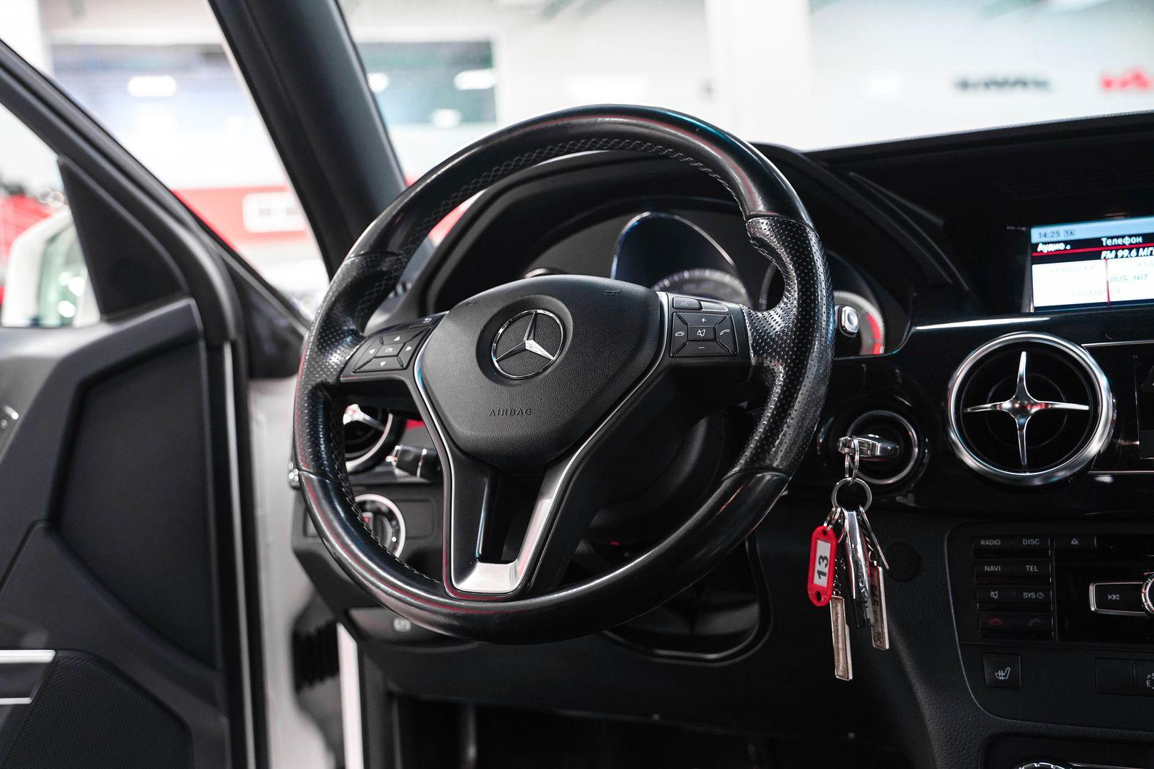Mercedes-Benz GLK-Класс 2012, белый, ДЦ Орехово