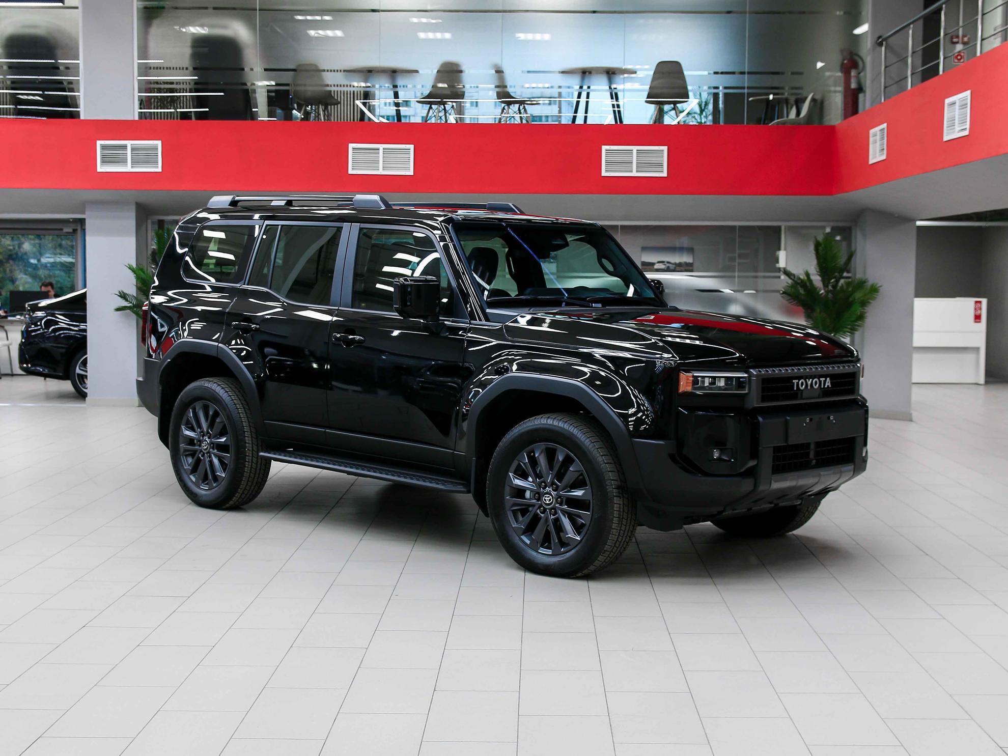 Toyota Land Cruiser Prado 2026, черный, ДЦ Орехово