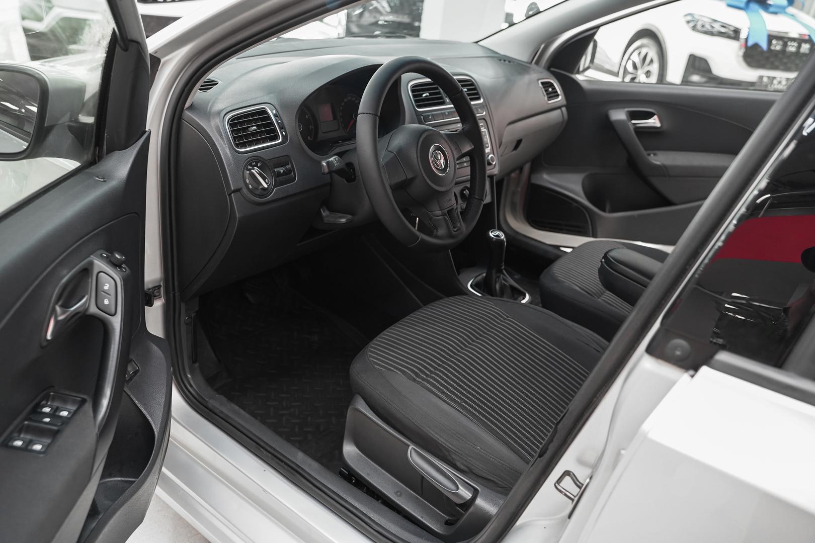 Volkswagen Polo 2010, желтый, ДЦ Орехово