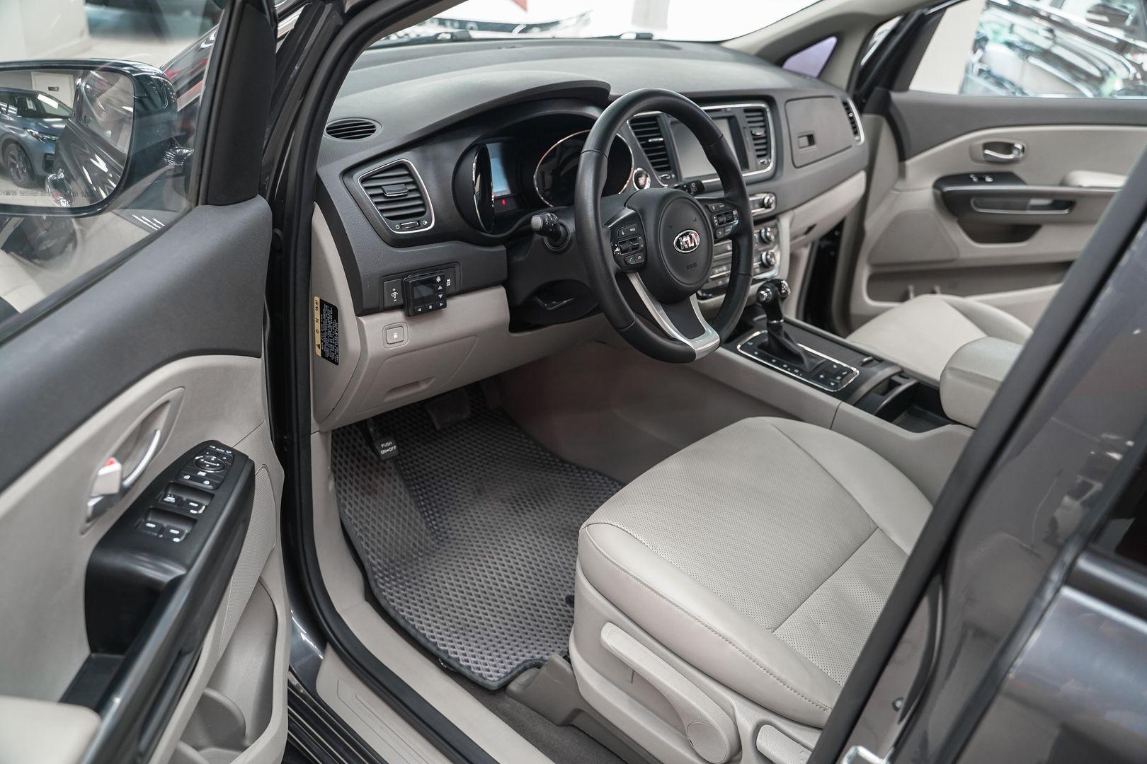 Kia Carnival 2016, серый, ДЦ Орехово