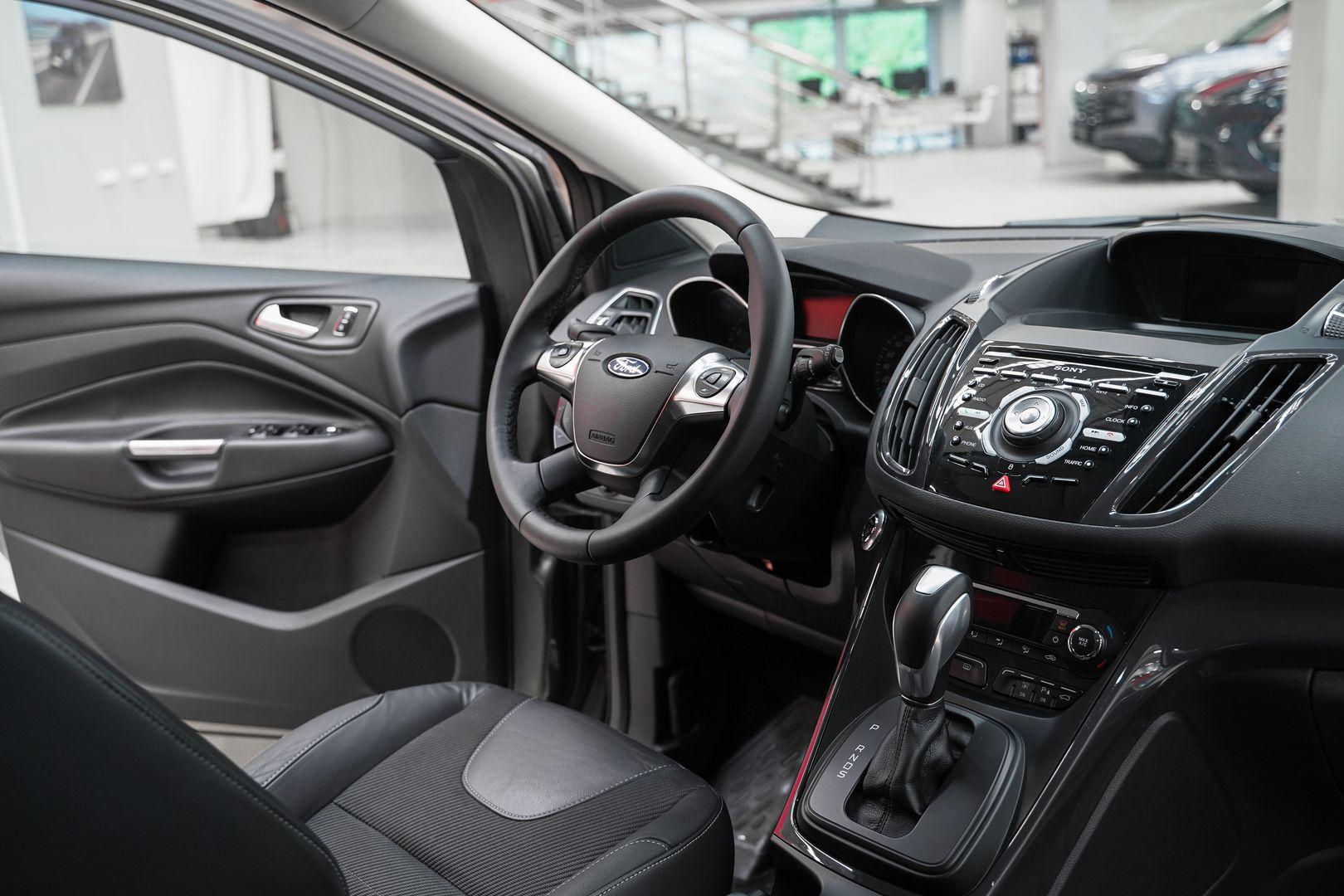 Ford Kuga 2014, серый, ДЦ Орехово