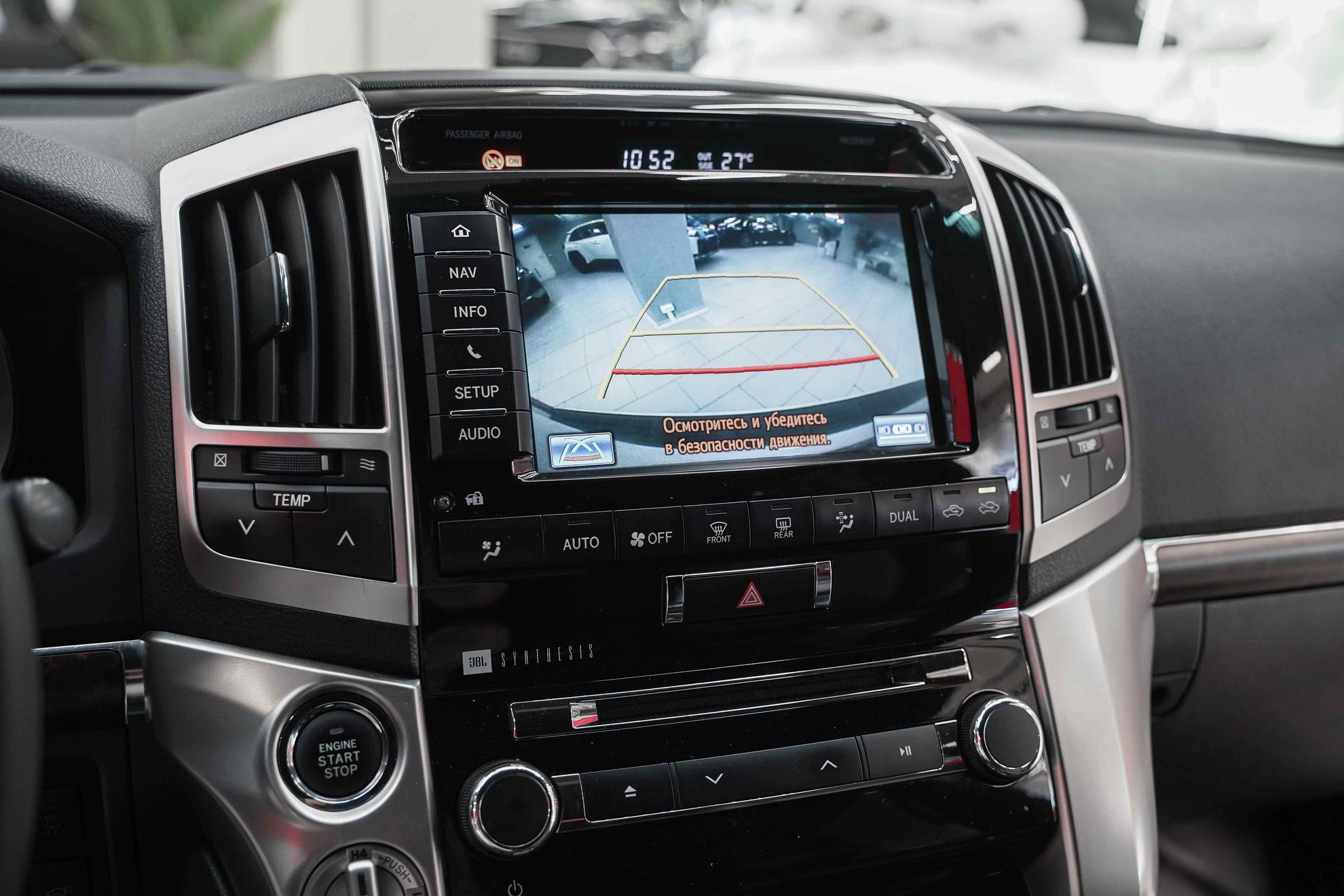 Toyota Land Cruiser 2014, белый, ДЦ Орехово