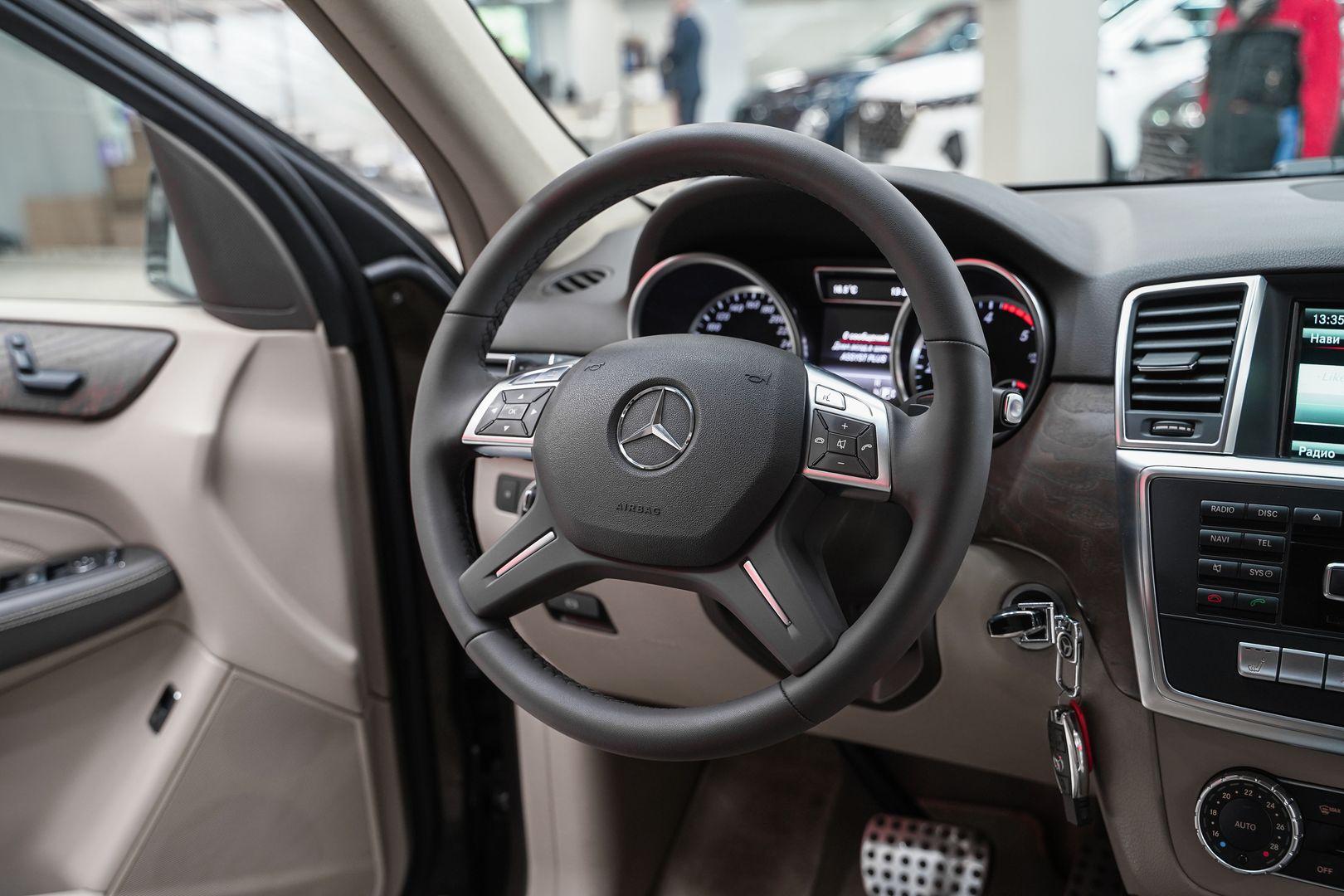Mercedes-Benz M-Класс 2013, коричневый, ДЦ Орехово