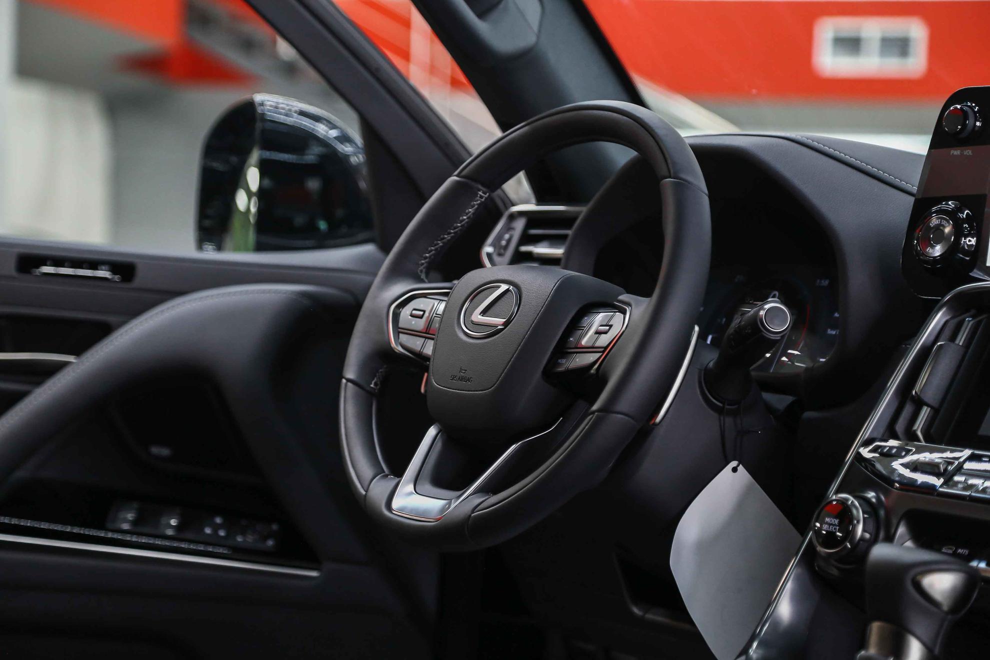 Lexus LX 2026, черный, ДЦ Орехово