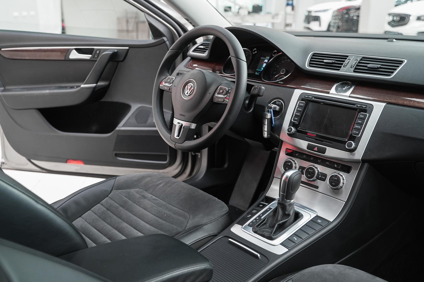 Volkswagen Passat 2014, серый, ДЦ Орехово