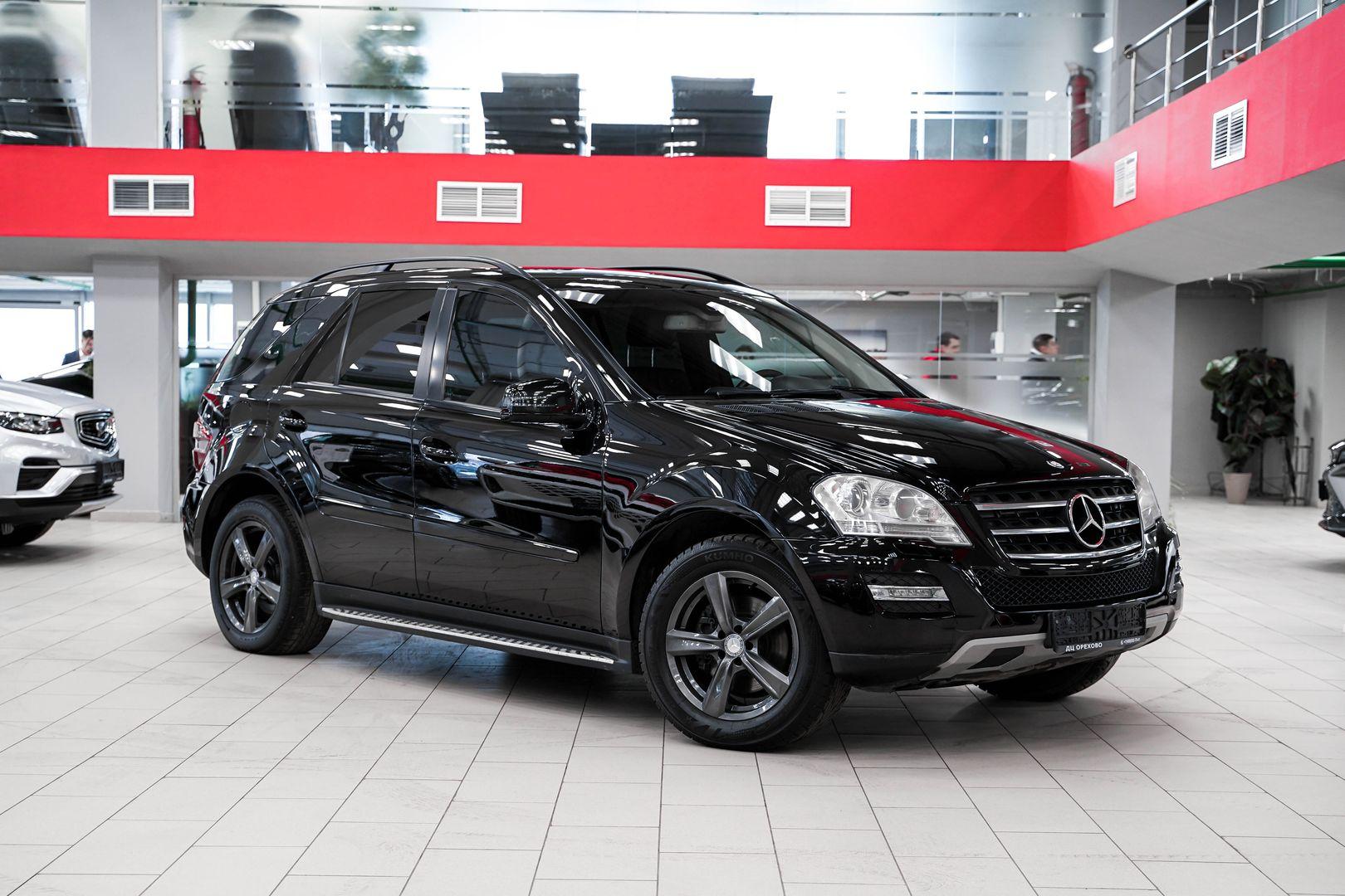 Mercedes-Benz M-Класс 2010, черный, ДЦ Орехово