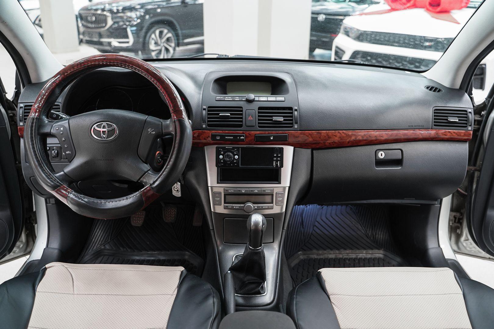 Toyota Avensis 2004, серебряный, ДЦ Орехово