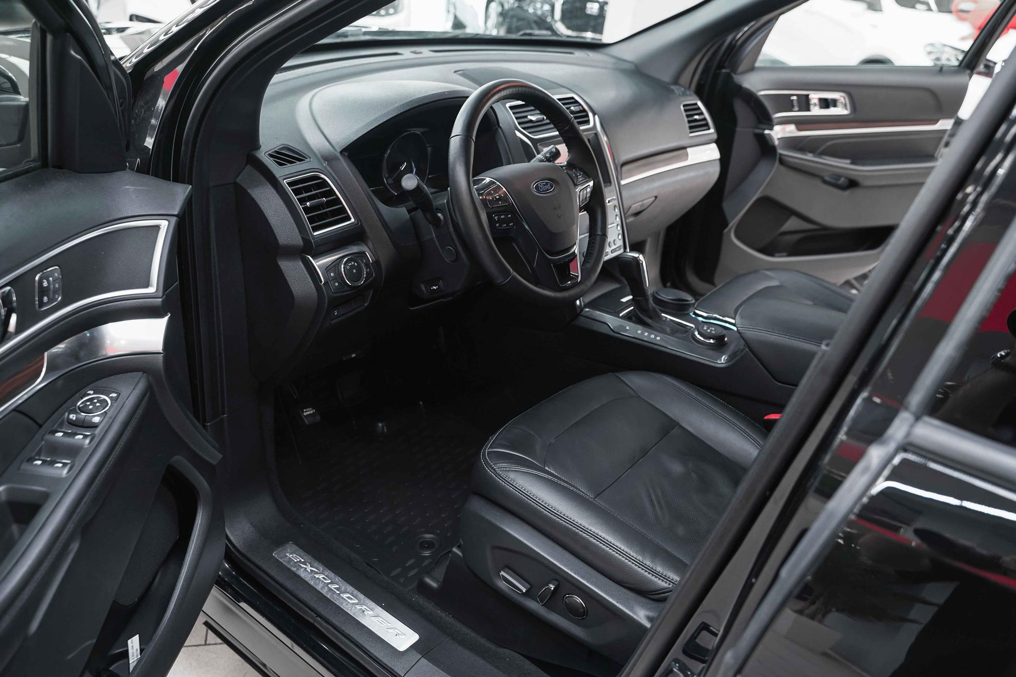 Ford Explorer 2016, черный, ДЦ Орехово