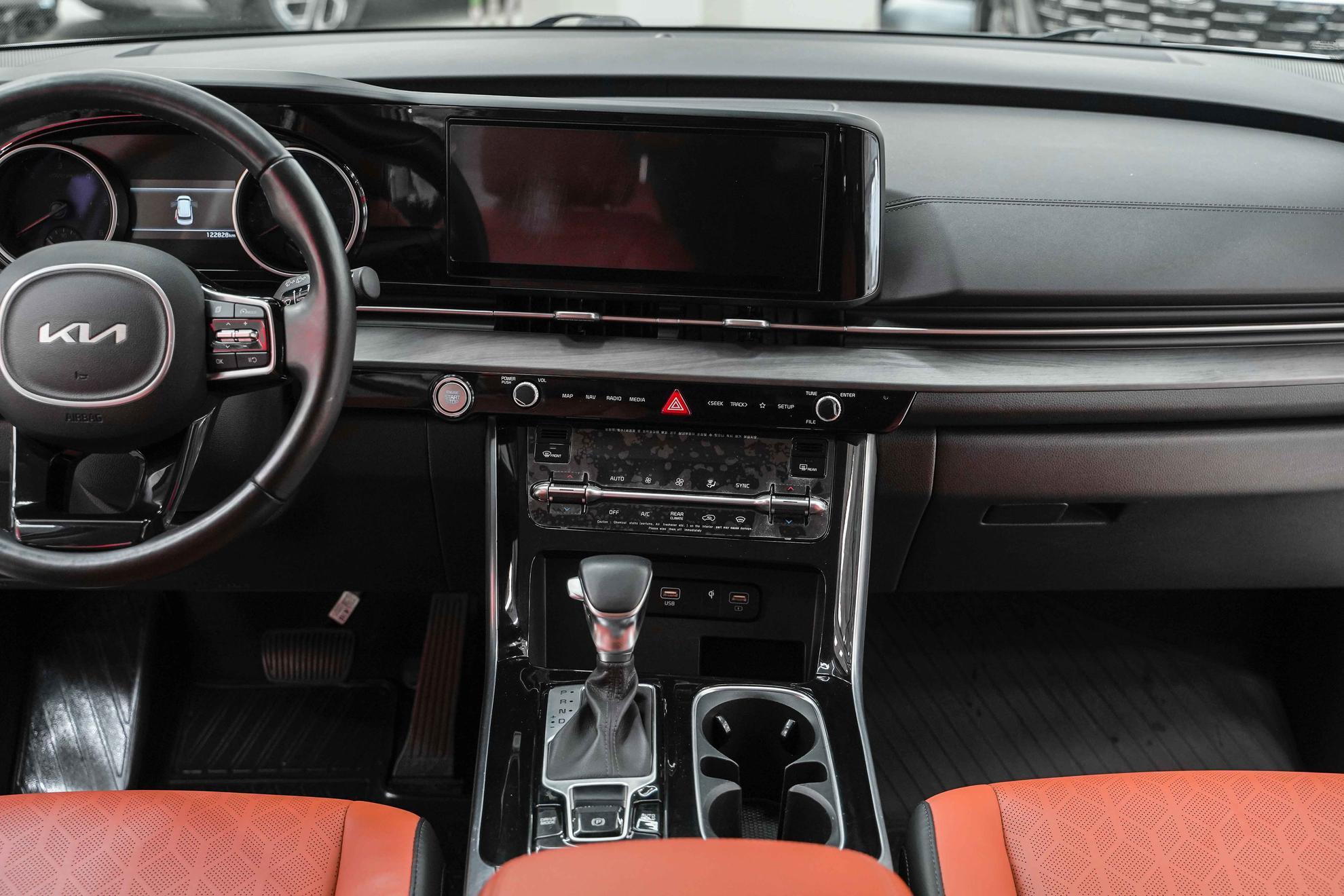 Kia Carnival 2023, белый, ДЦ Орехово