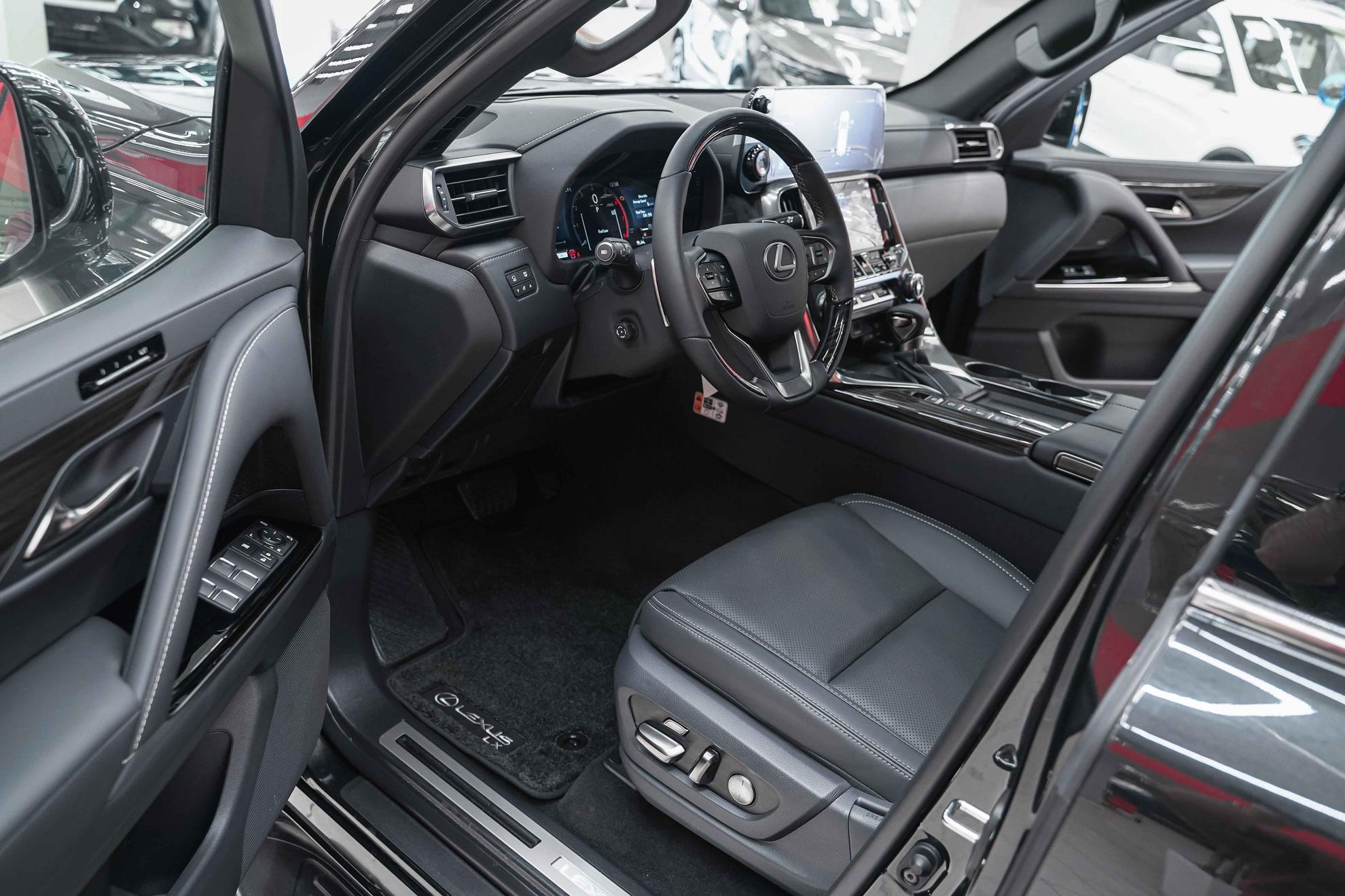 Lexus LX 2026, черный, ДЦ Орехово