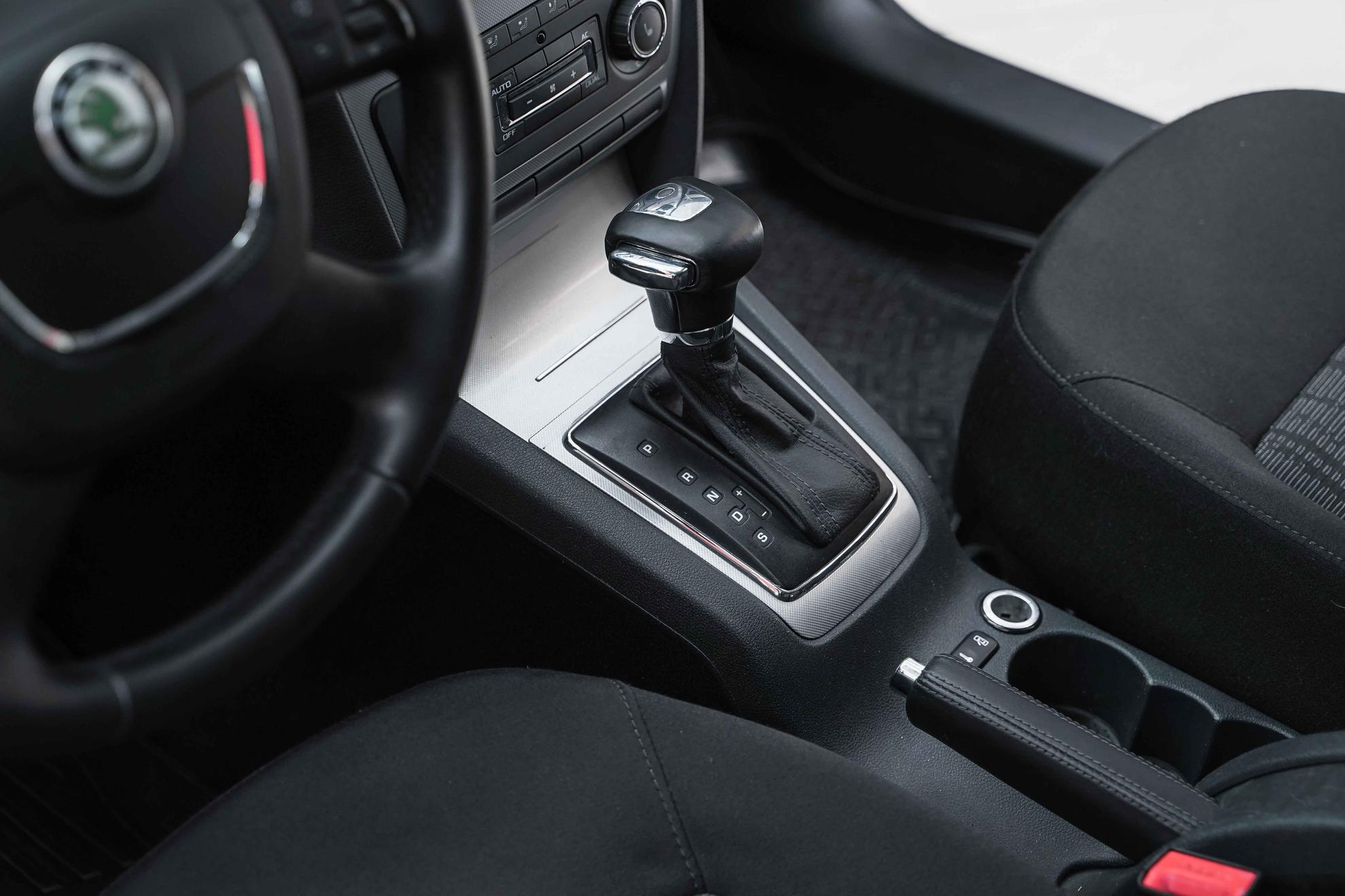 Skoda Octavia 2013, белый, ДЦ Орехово