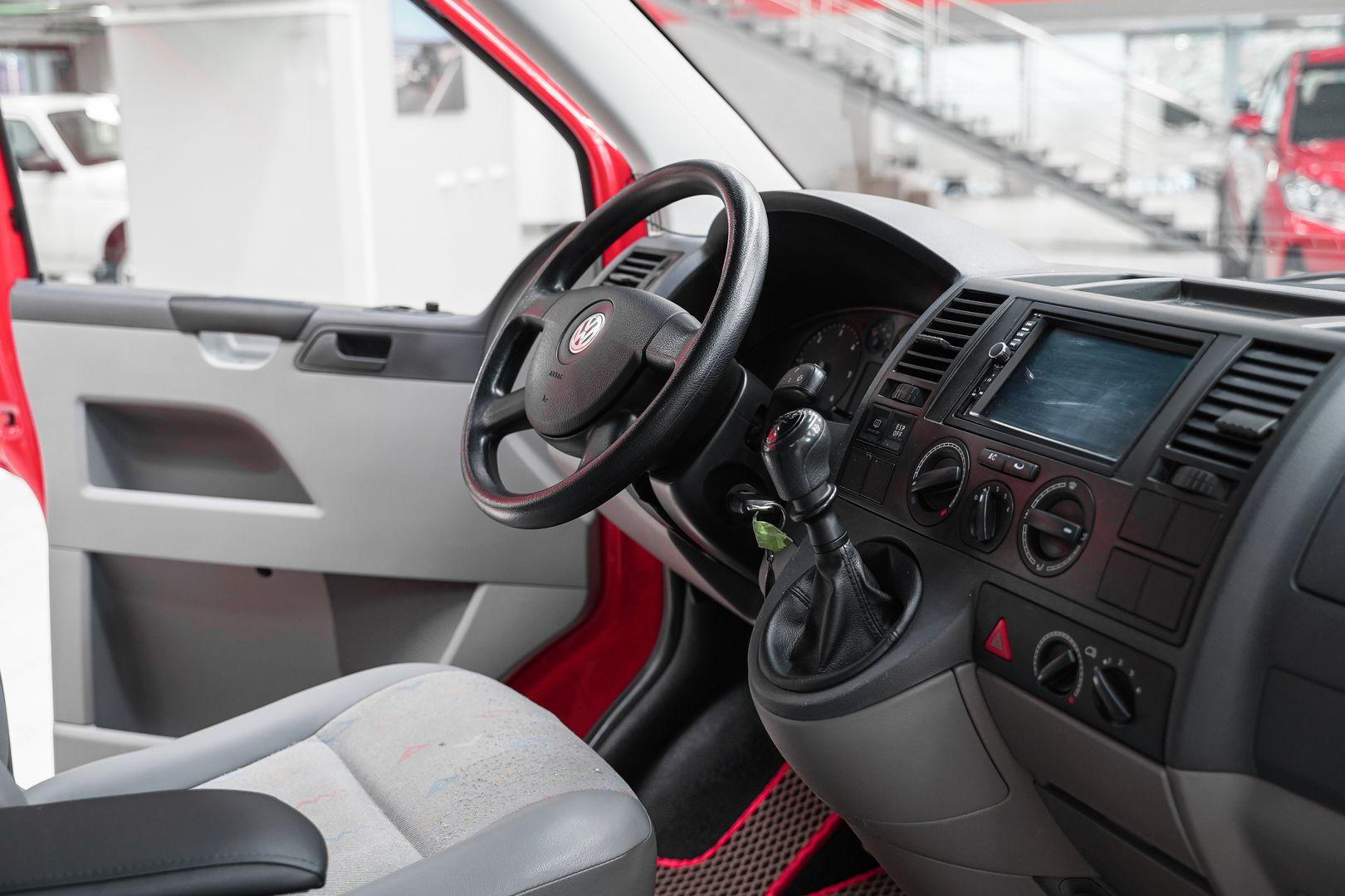 Volkswagen Transporter 2008, красный, ДЦ Орехово