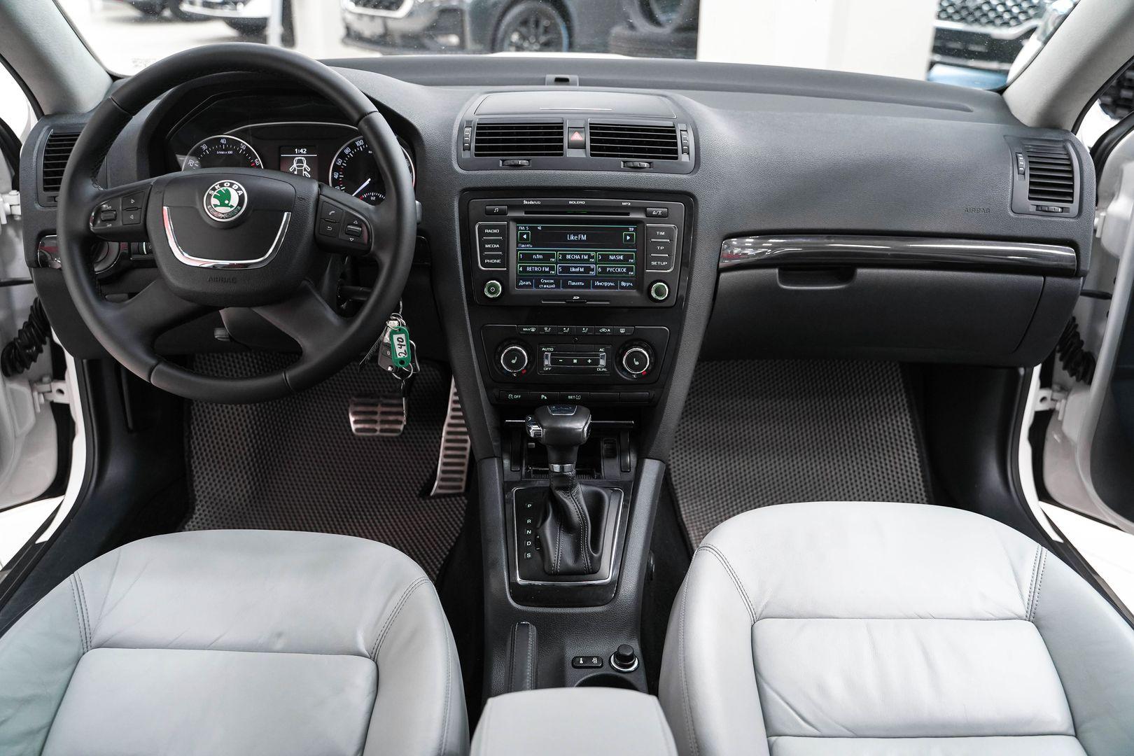 Skoda Octavia 2012, белый, ДЦ Орехово