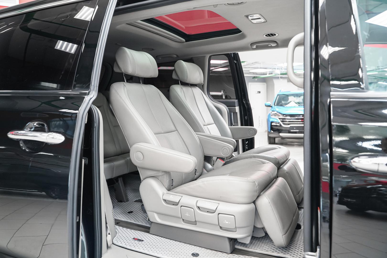 Kia Carnival 2017, черный, ДЦ Орехово