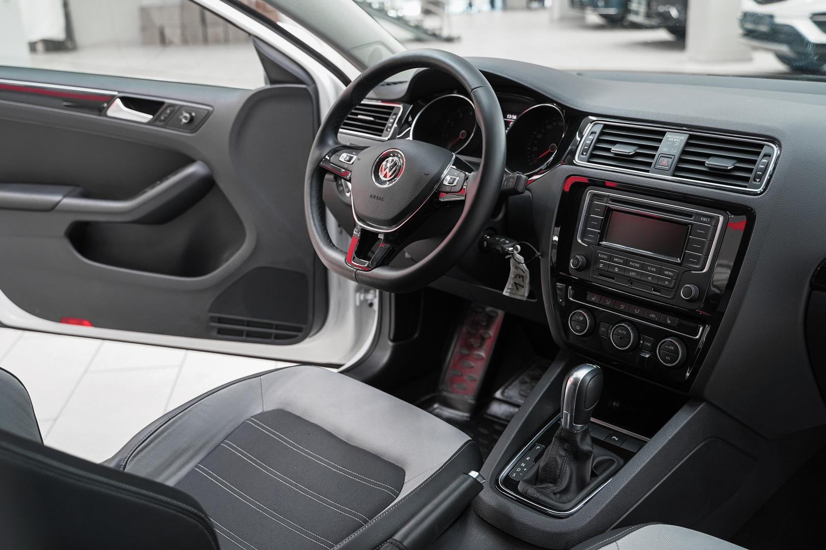 Volkswagen Jetta 2016, белый, ДЦ Орехово