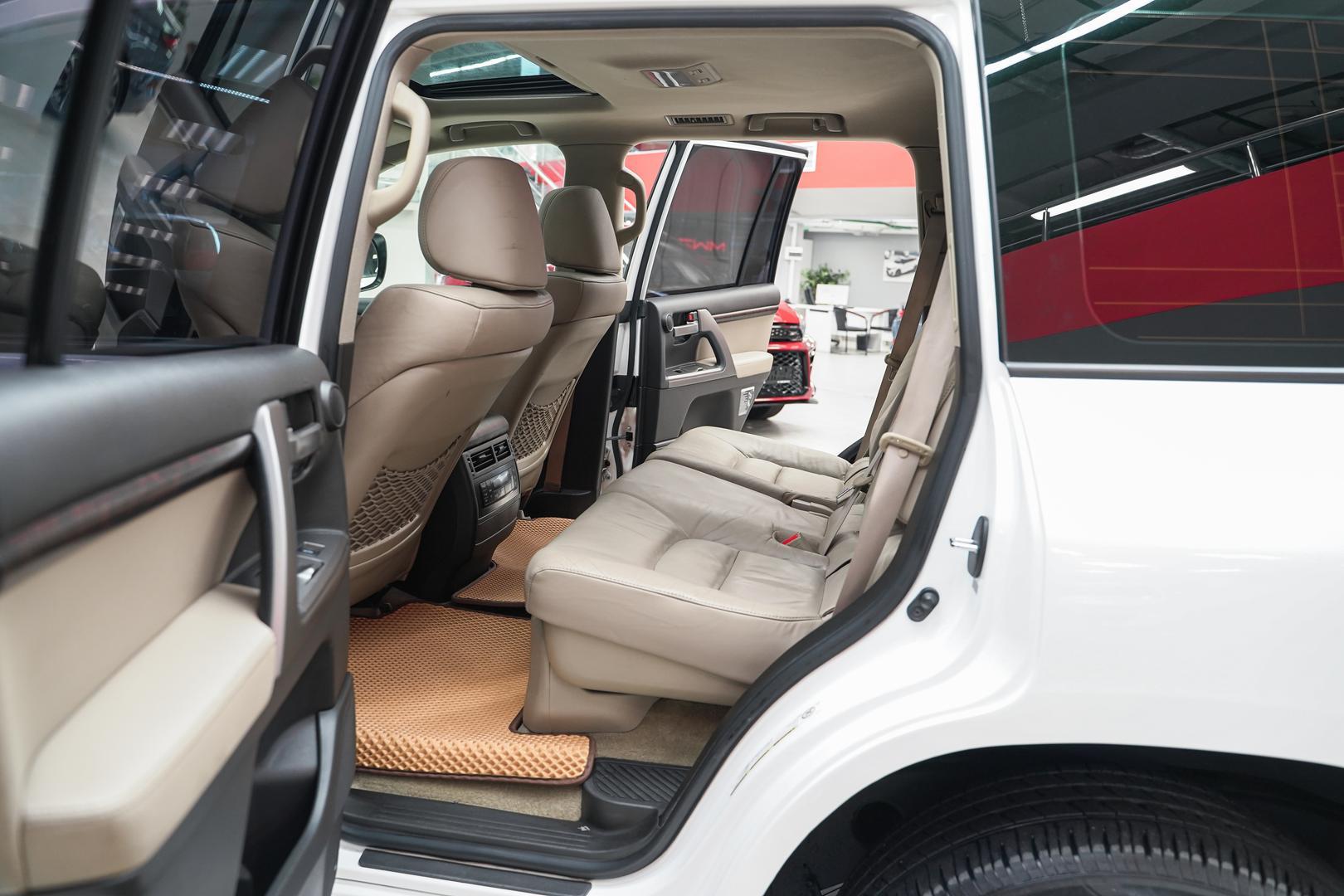 Toyota Land Cruiser 2011, белый, ДЦ Орехово