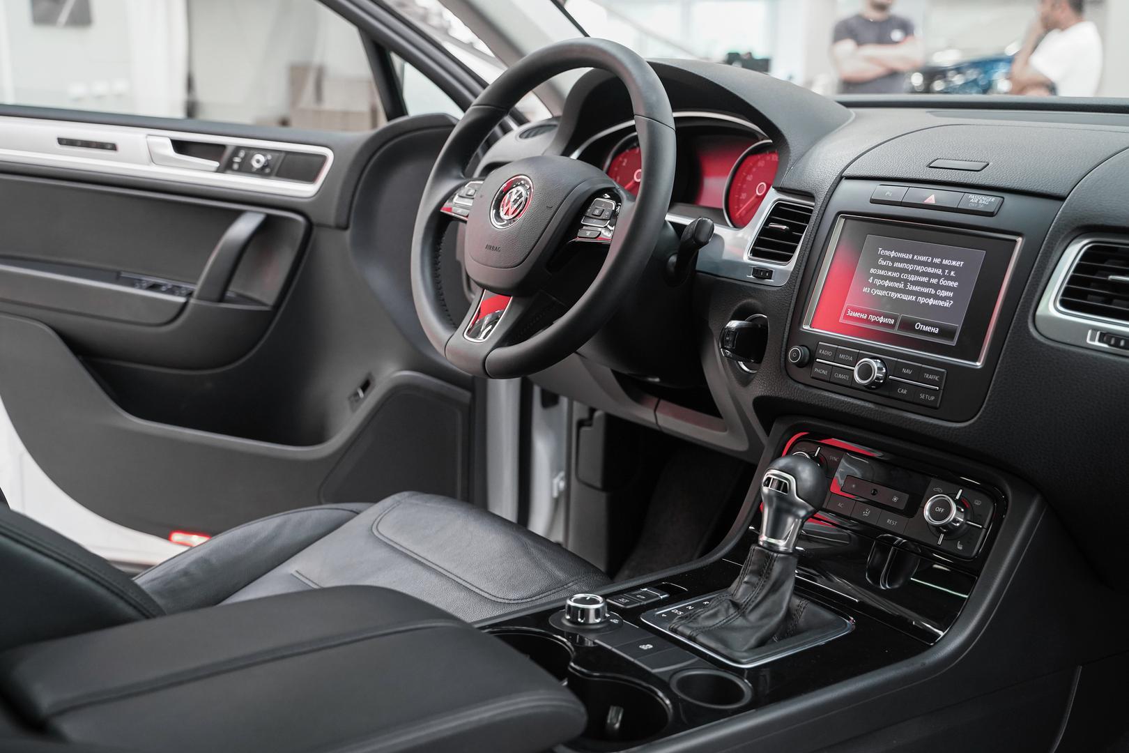 Volkswagen Touareg 2012, белый, ДЦ Орехово
