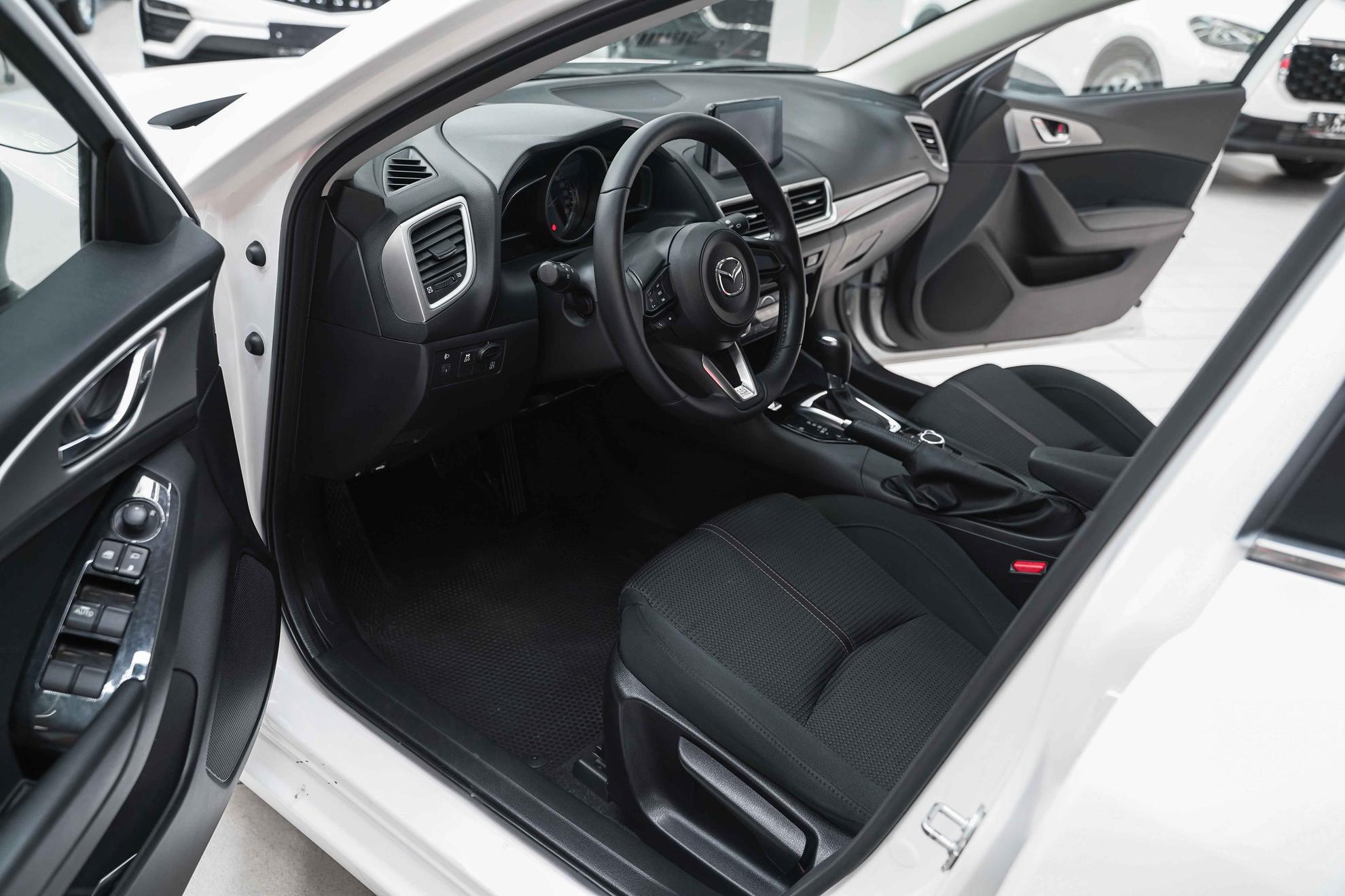 Mazda 3 2016, белый, ДЦ Орехово