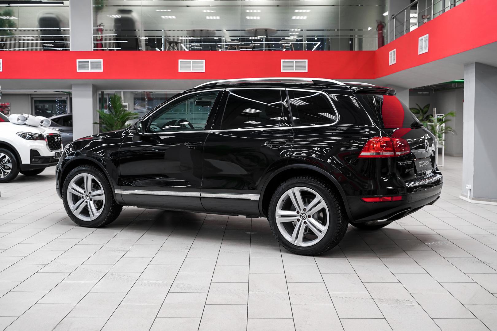 Volkswagen Touareg 2012, черный, ДЦ Орехово