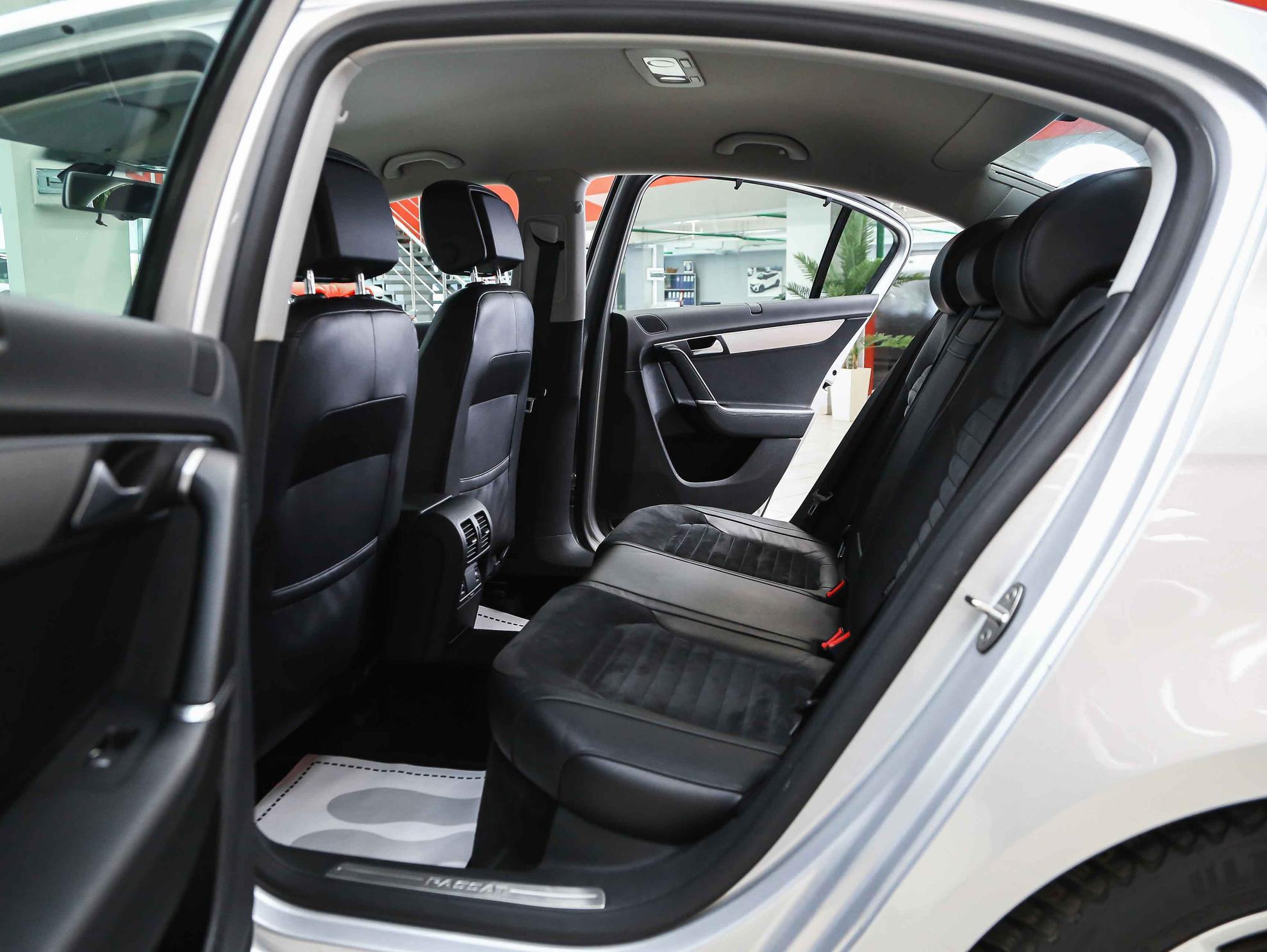 Volkswagen Passat 2011, серебряный, ДЦ Орехово