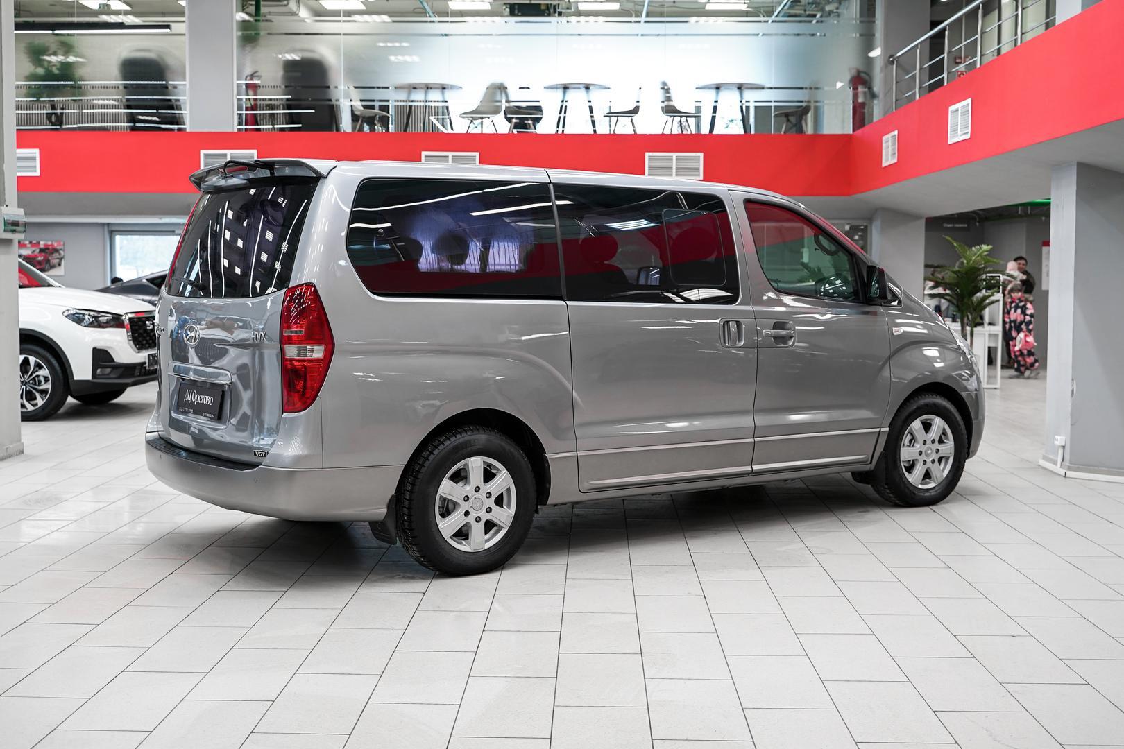 Hyundai Grand Starex 2012, серый, ДЦ Орехово