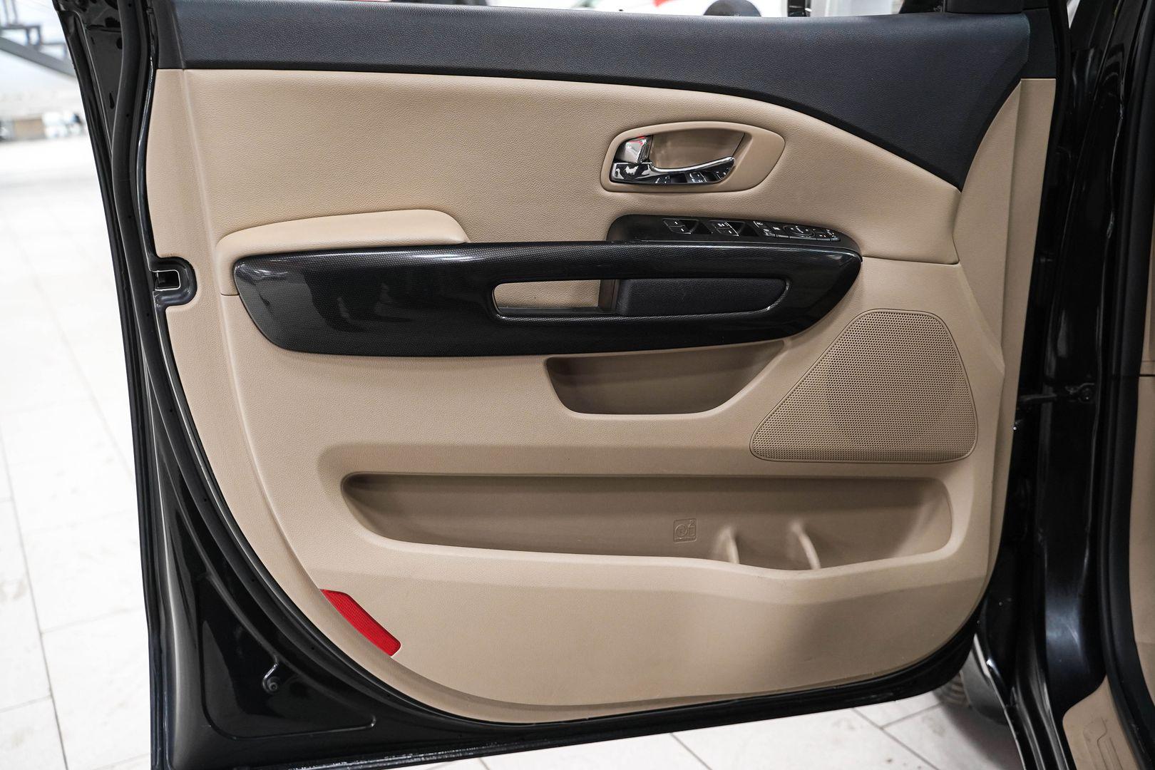 Kia Carnival 2017, черный, ДЦ Орехово