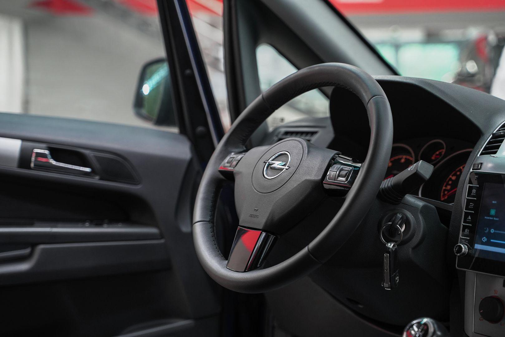 Opel Zafira 2009, синий, ДЦ Орехово
