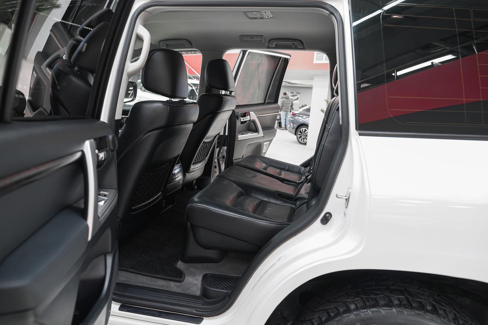 Toyota Land Cruiser 2012, белый, ДЦ Орехово