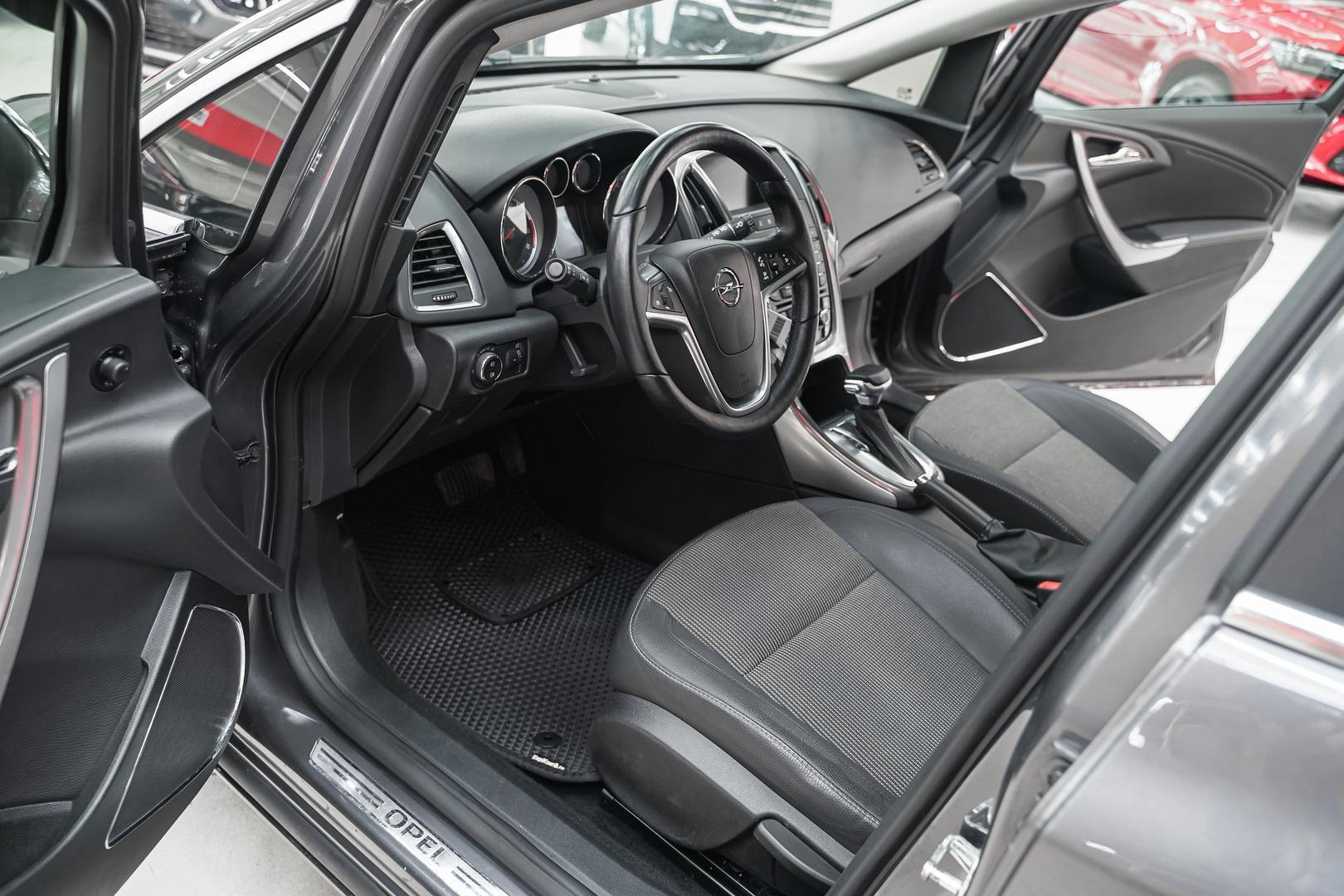 Opel Astra 2012, серый, ДЦ Орехово